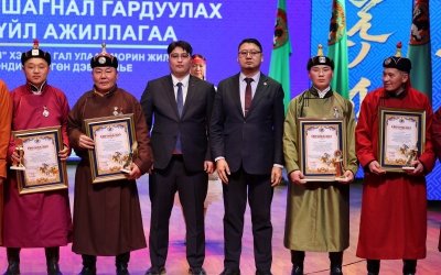 Баян-Өндөр сумын Алдарт уяач цол хүртээлээ